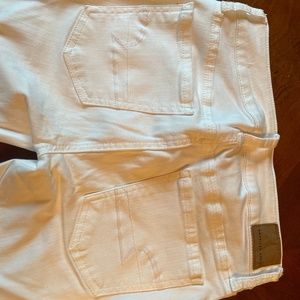 Women’s white AE jeans size 2
